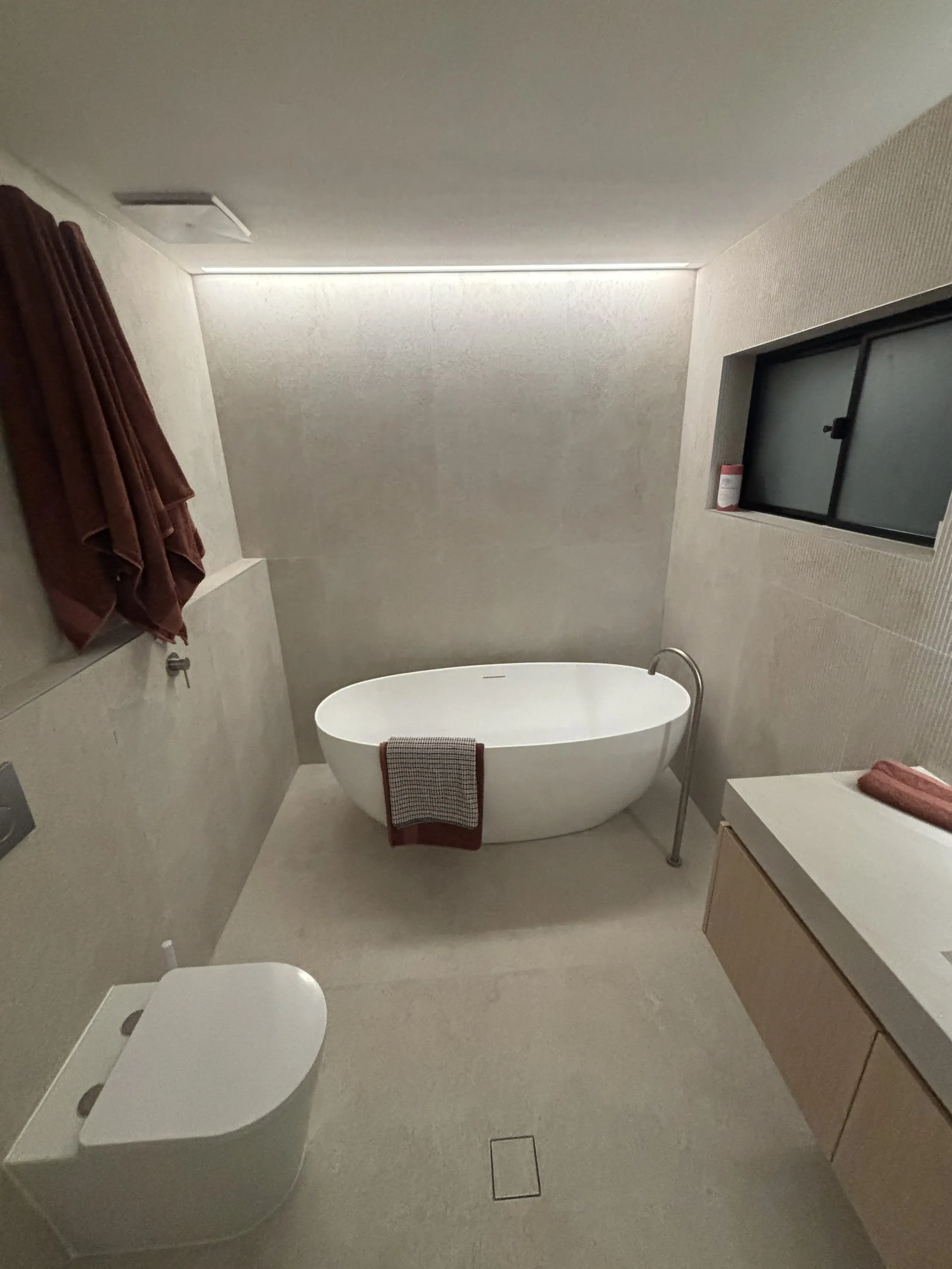 Port Hacking bathroom - full room view
